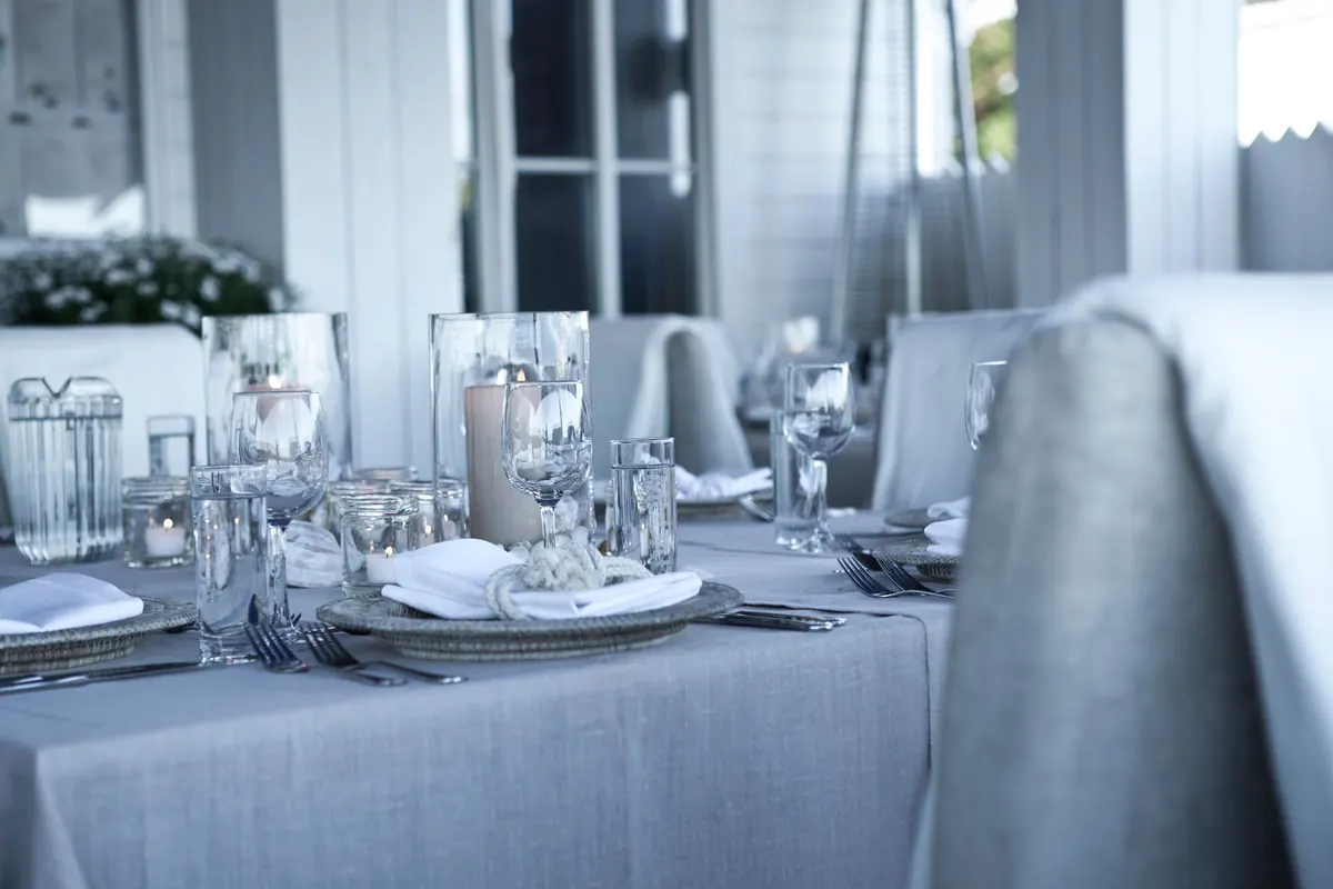 How to Set a Linen Table for Sunday Lunch: A Checklist